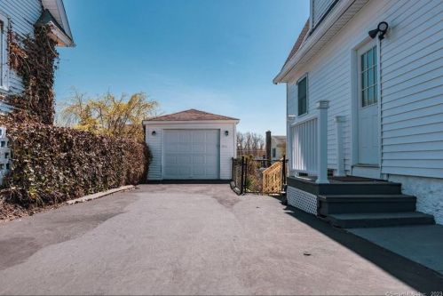 46 Sander St, United States Coast Guard Ac CT  06320-3320 exterior