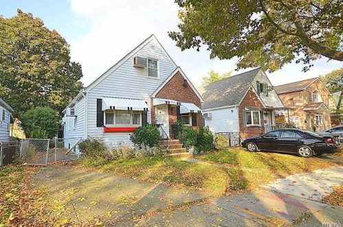 241-35 85th Ave, Jamaica, NY 11426-1216