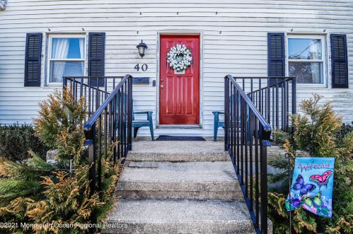 40 Irving Pl, Tinton Falls NJ  07724-1625 exterior