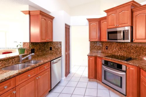 1617 149th Ave, Hollywood FL  33027-2320 exterior