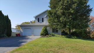 403 Buckingham Dr, Northampton, PA 18067-1656