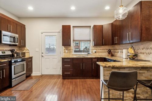 1722 Manton St, Philadelphia PA 19146-3018 exterior