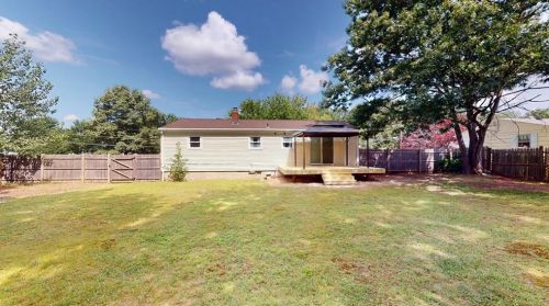 13 Larchmont Dr, Coventry RI exterior