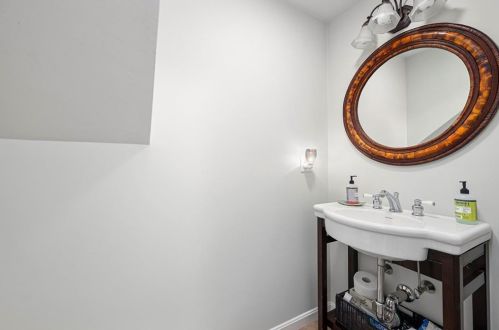 434 Quidnessett Rd, North Kingstown RI  02852-1500 exterior