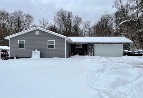 3194 Lakewood Dr, Zanesville, OH 43701-0955