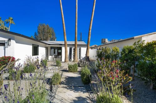 52190 Avenida Diaz, La Quinta CA  92253-3226 exterior
