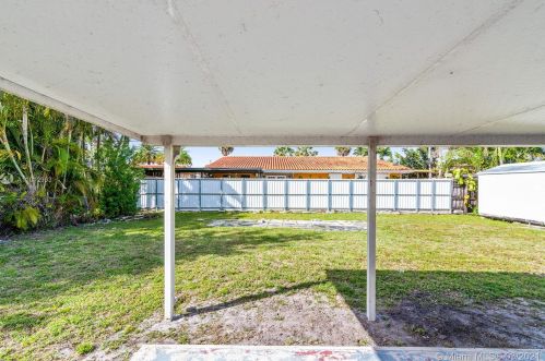 1315 76th St, Hialeah FL  33014-3424 exterior