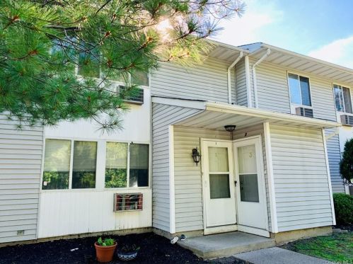 1 Ruth Ct, Middletown, NY 10940-5328