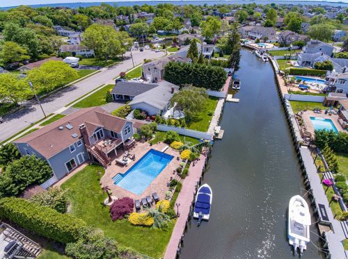 20 Cutter Pl, Babylon, NY 11704-8301