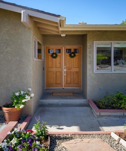 2512 Queensview Ln, Glendale, CA 91214-3138