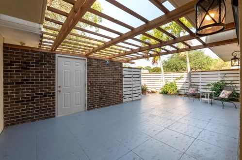 514 5th Ter, West Palm Beach, FL 33418-3654