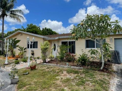130 Swan Pkwy, West Palm Beach, FL 33411-2924