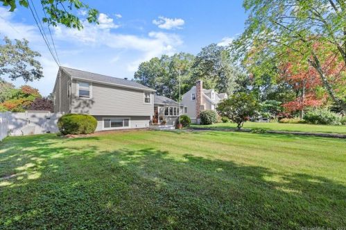 45 Woodland Ave, North Haven, CT 06473-1942