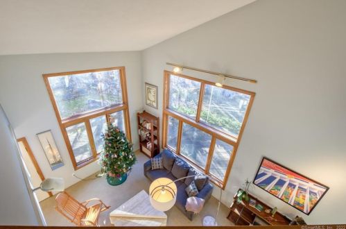 139 Wyneding Hill Rd, Manchester CT  06040-6608 exterior