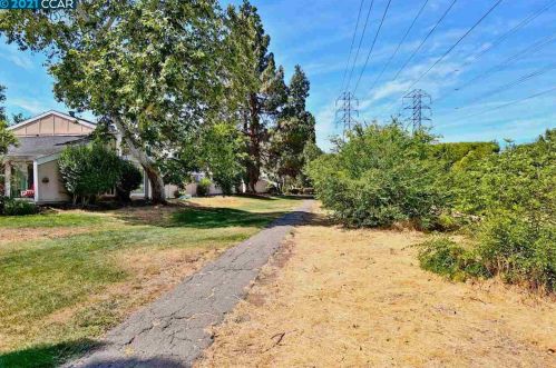 1295 Kenwal Rd, Concord CA  94521-3855 exterior