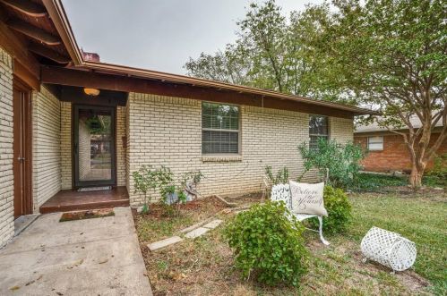 3632 Cedarhurst Dr, Dallas, TX 75233-3228