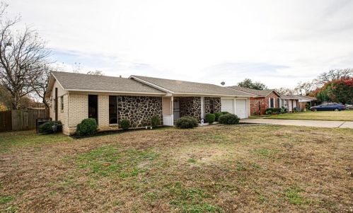 3824 Oak Haven Dr, Fort Worth, TX 76119-7333