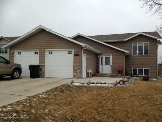 916 16th Ave, Dickinson, ND 58601-3632