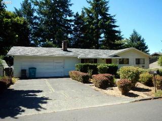 902 123rd Ave, Vancouver, WA 98683-6120