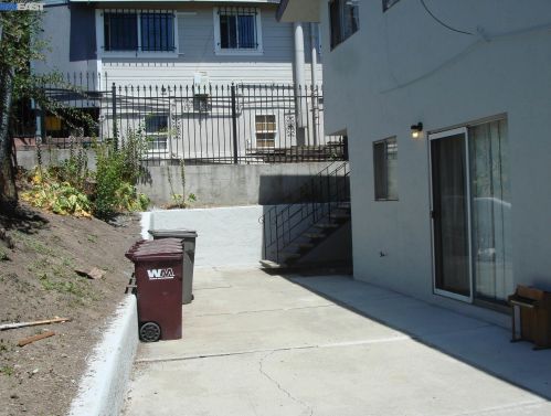 3077 Birdsall Ave, Oakland CA 94619-3358 exterior