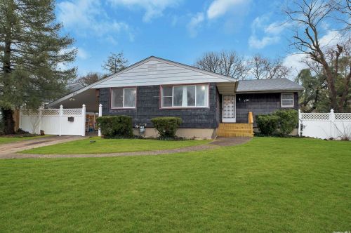 156 Wagon Ln, South Setauket, NY 11720-2502