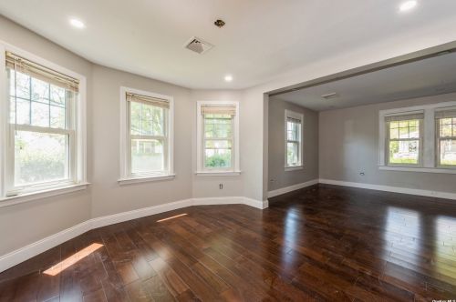 200 1st Ave, New Hyde Park NY  11040-4809 exterior