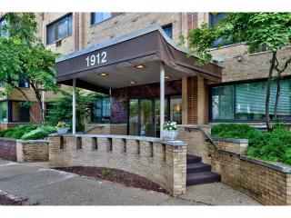 1912 Dupont Ave, Minneapolis MN  55403-3053 exterior