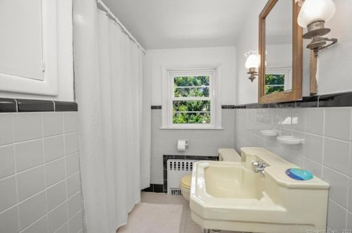 25 Adams Ave, Milford CT  06460-6501 exterior