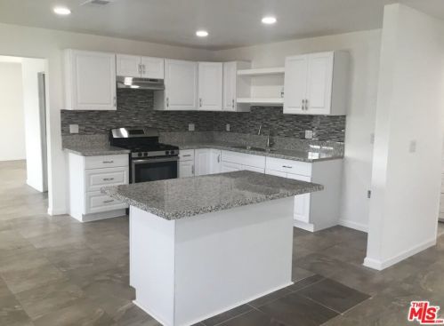 2720 Valencia Dr, Bakersfield, CA 93306-4762