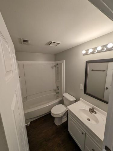 107 Topsfield Farm Cir, Englewood OH  45322-3420 exterior