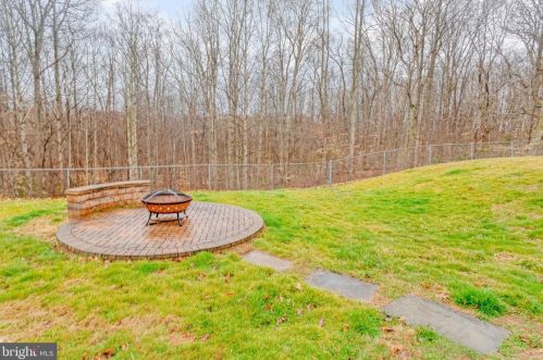 13931 Ruler Ct, Woodbridge VA  22193-3733 exterior