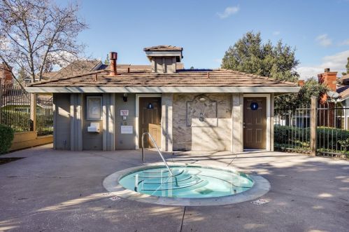 2851 Buena Crest Ct, San Jose CA  95121-2956 exterior