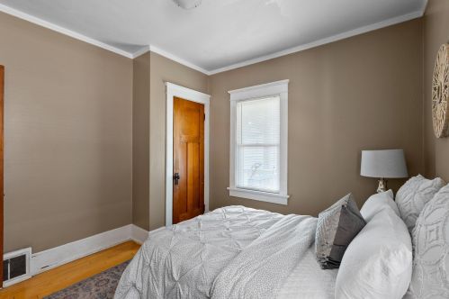 3023 Oakland Ave, Milwaukee WI 53211-3233 exterior