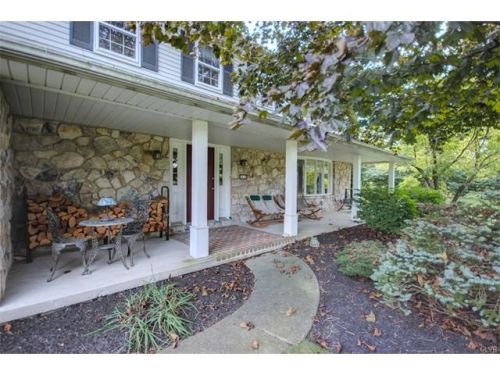 5832 Kernsville Rd, Orefield, PA 18069-2229
