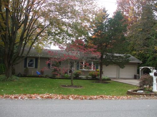 121 Evergreen Dr, Lodi, OH 44254-1437