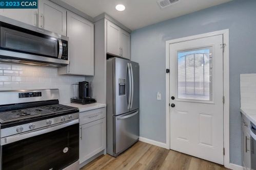 254 Cleveland Ave, West Pittsburg CA  94565-3305 exterior