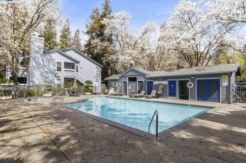 7124 Cross Creek Cir, Pleasanton CA  94568-3889 exterior