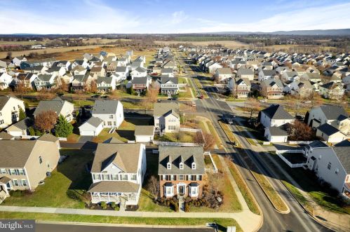 144 Colonial Dr, Charles Town WV  25414-4497 exterior