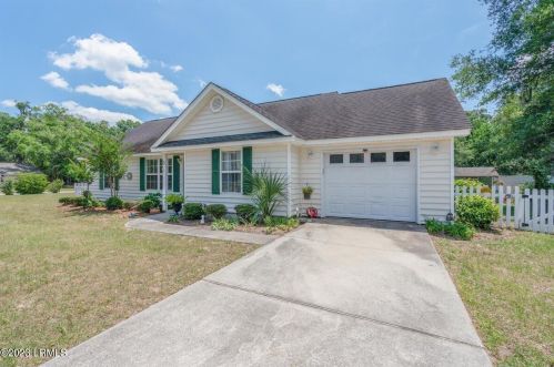 3 Fig Dr, Beaufort, SC 29907-2289