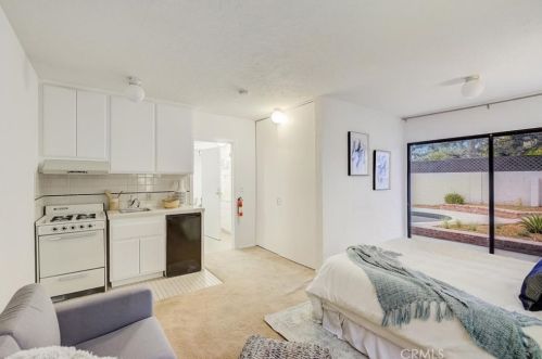 16627 Gilmore St, Van Nuys CA  91406-5610 exterior