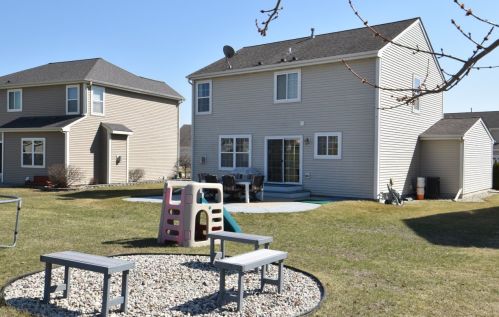1618 Redwood St, West Bend, WI 53095-4391