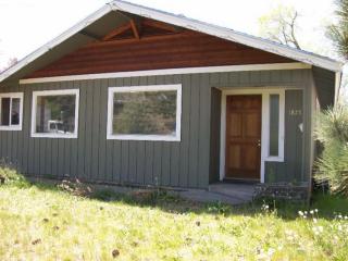1825 8th St, Bend, OR 97701-4132