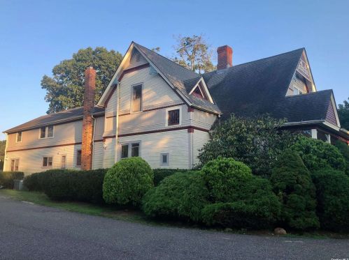 921 Hawkins Ave, Lake Grove, NY 11755-1604