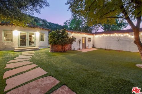 2621 Glenoaks Blvd, Glendale CA  91206-3108 exterior