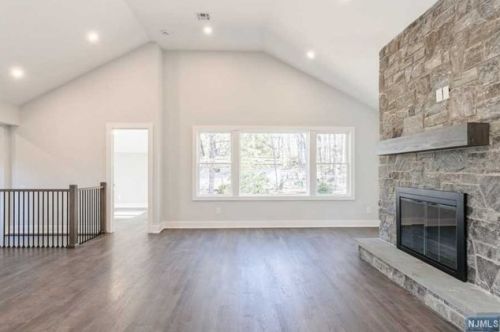 676 Ramapo Valley Rd, Oakland NJ  07436-3003 exterior