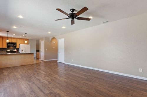 1026 Acaciawood Ct, Los Banos CA  93635-2937 exterior