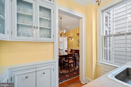 1427 34th St, Washington, DC 20020-2303