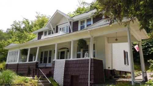 103 Bridge St, White Hall, WV 26554-1001