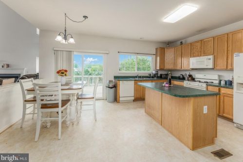 172 Limestone Way, Fredericksburg VA  22406-7466 exterior