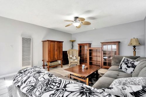 2714 Madison St, Long Beach, CA 90810-1528